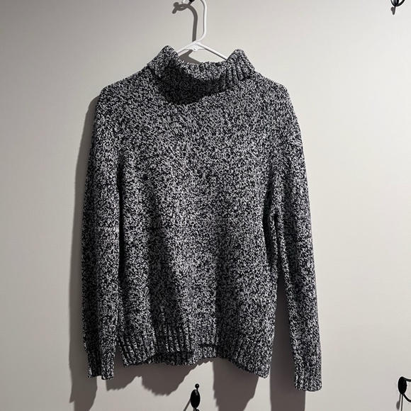 XL Land's End thick sweater in a classic gray and white design - Picture 2 of 3